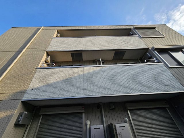 【Dスクエア本町の建物外観】