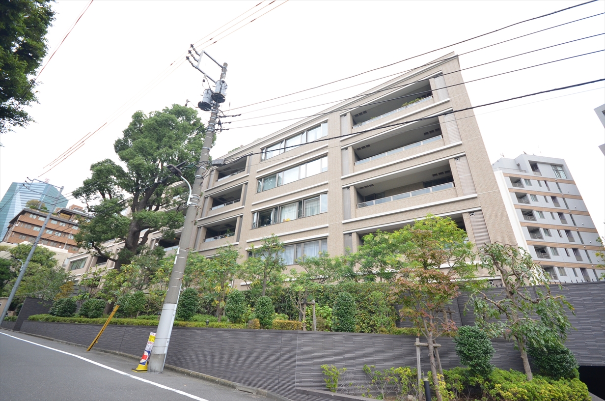 ＲＯＰＰＯＮＧＩ　ＰＬＡＣＩＤの建物外観