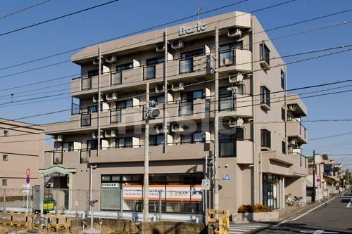 カレッジコート富士見の建物外観