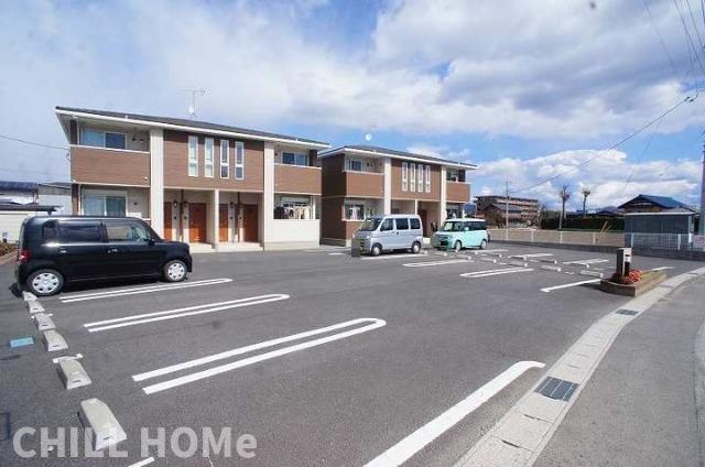 【伊勢崎市間野谷町のアパートの駐車場】