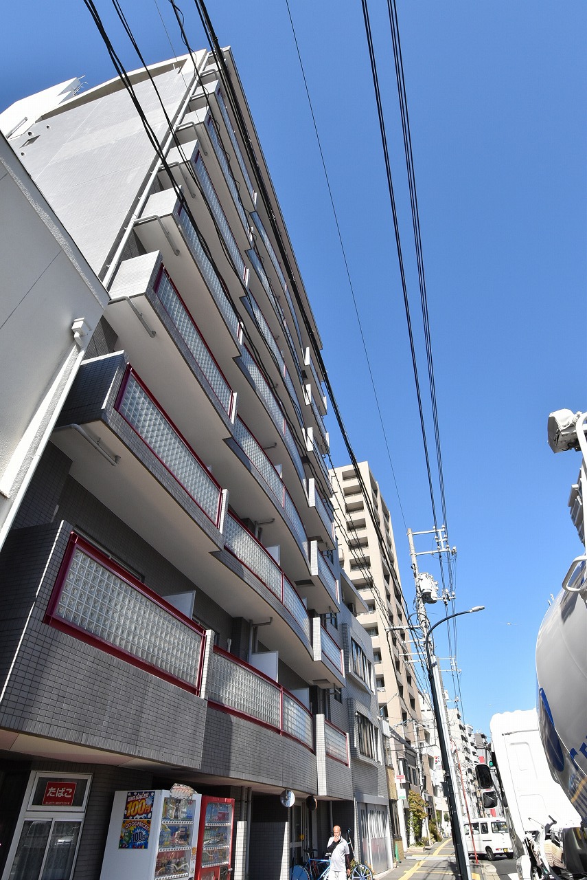 【広島市中区吉島町のマンションの建物外観】