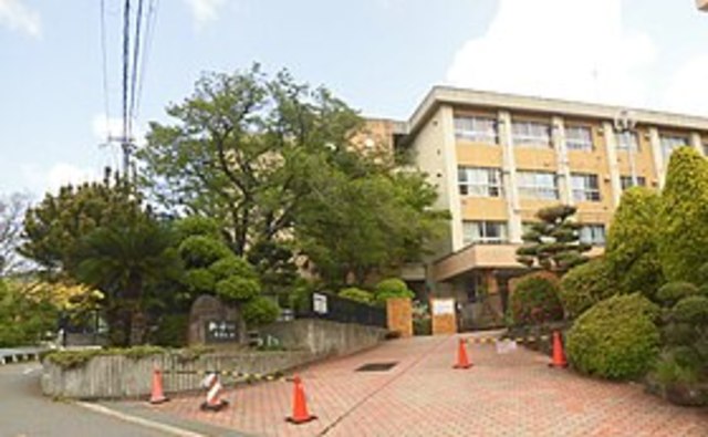 【和歌山市北野のアパートの中学校】