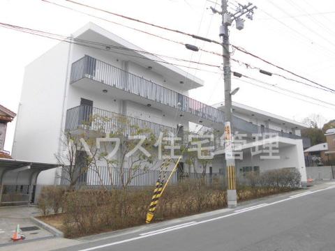 【高槻市古曽部町のマンションの建物外観】