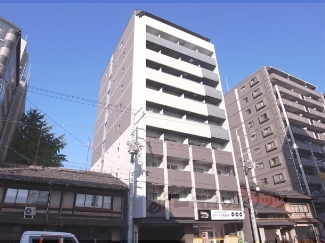 【京都市上京区西北小路町のマンションの建物外観】