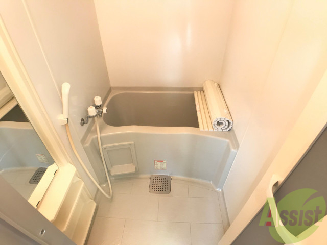 バス・シャワールーム　浴槽があるので、疲れた時はゆっくりと湯船につかりましょう。