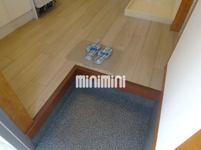 玄関　下駄箱を置いて仕切りを作るのもいいですね！