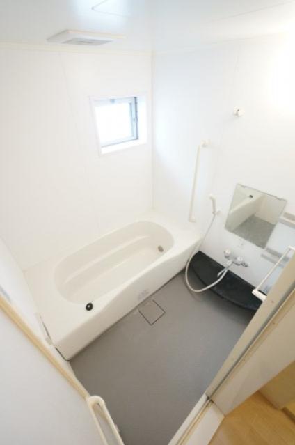 バス・シャワールーム　※同物件・反転タイプの写真です。