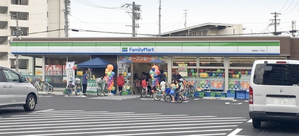 コンビニ　ファミリーマート港野跡二丁目店（コンビニ）まで342m