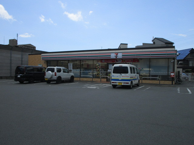 コンビニ　セブンイレブン（コンビニ）まで532m