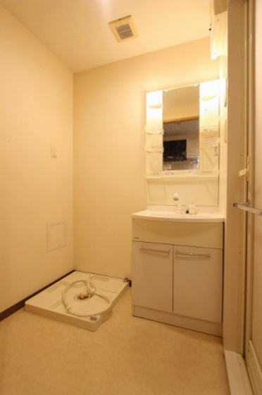 洗面設備　※掲載写真は同マンション別部屋参考写真となります。