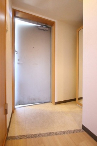 玄関　※掲載写真は同マンション別部屋参考写真となります。