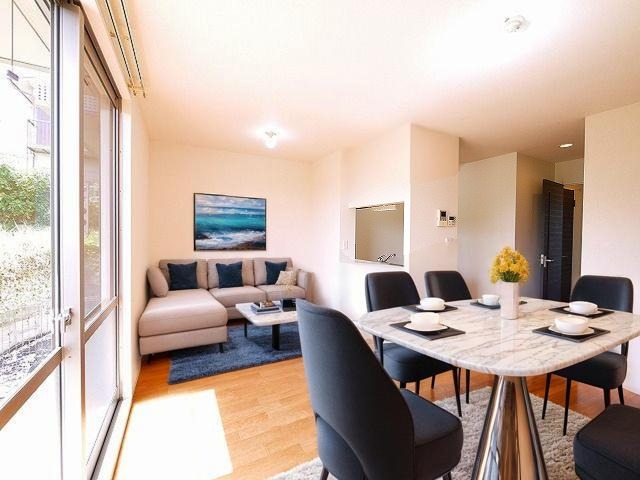 居室・リビング　CGで家具等を配置したもので家具等は含まれません