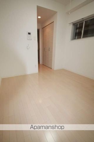 ウィングコート船場の居間写真