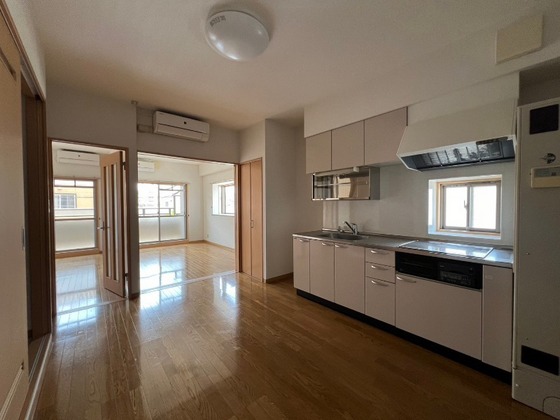 居室・リビング　※他号室の写真です。