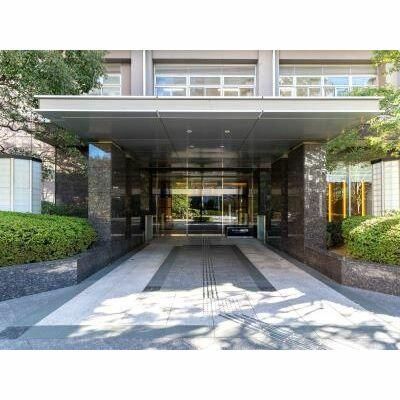 エントランス　落ち着いたエントランスです