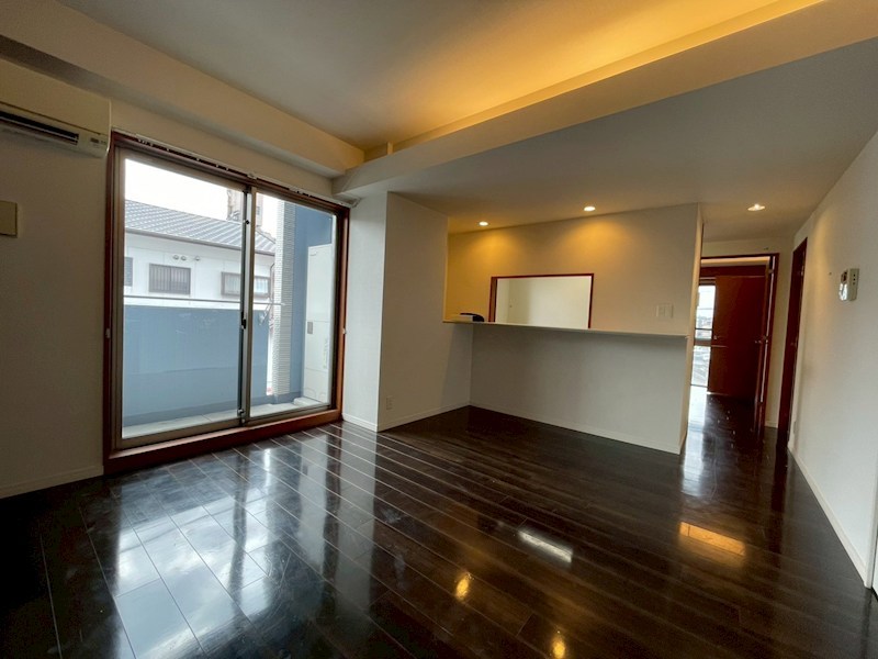 居室・リビング　室内