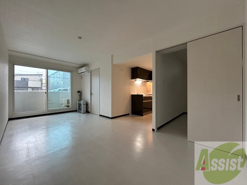 居室・リビング　広くてキレイなお部屋が広がっていて、充実した生活が送れそう。