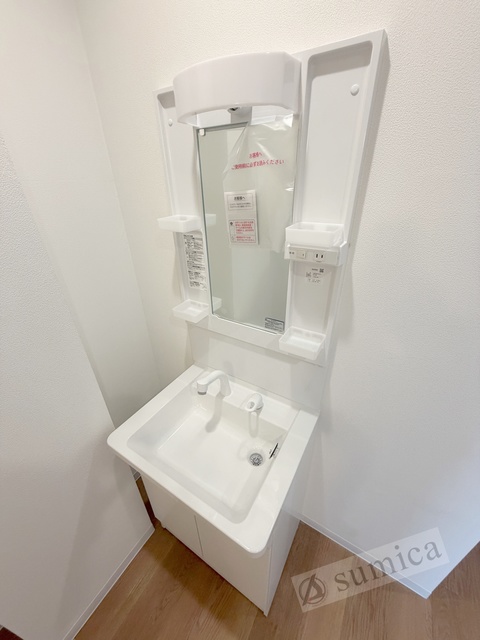 洗面設備　洗面台独立、洗髪洗面化粧台で朝の身支度もはかどります。