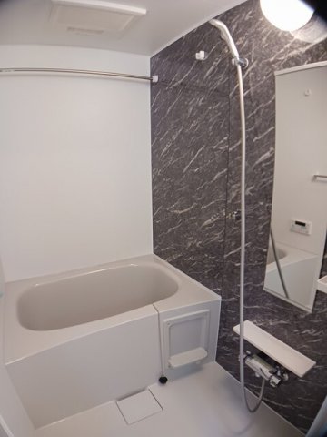 バス・シャワールーム　コンパクトで使いやすいお風呂です