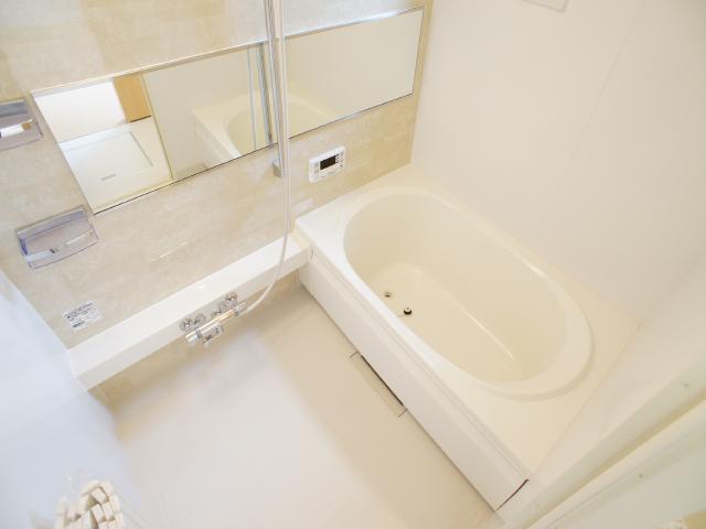 バス・シャワールーム　追い焚き機能付☆入浴時間がずれても安心です。