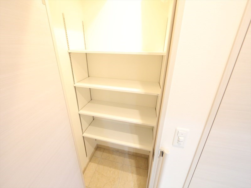 玄関　玄関　シューズクローク付（収納充実してます）