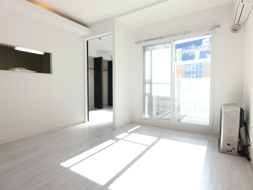 居室・リビング　明るい居間で気持ちまで明るくなりますね！