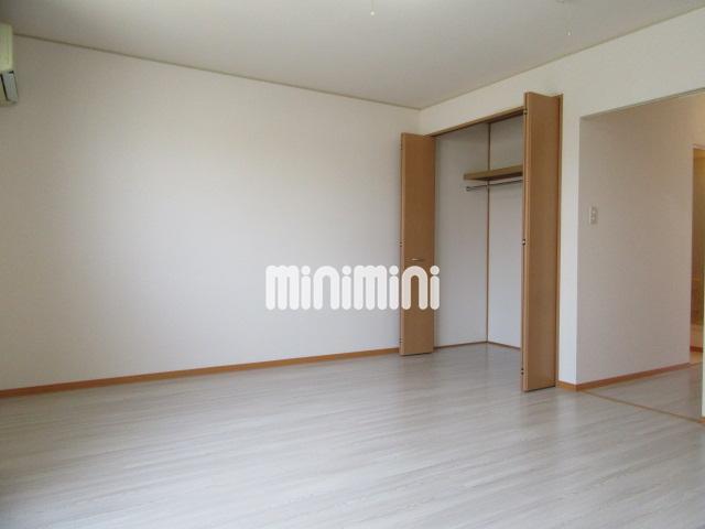 居室・リビング　広々としたお部屋で使いやすいですよ