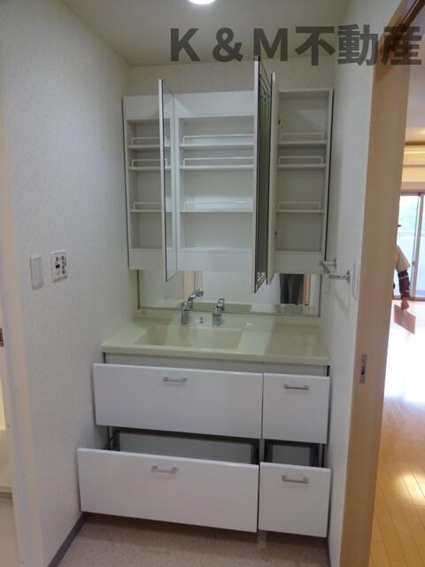 洗面設備　忙しい朝には欠かせない洗面所です