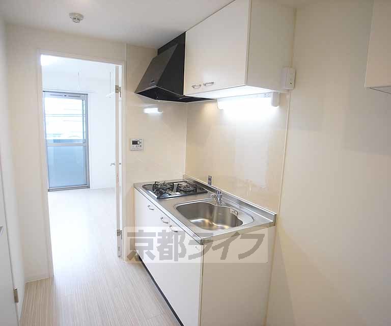 キッチン　収納たっぷりのシステムキッチン。