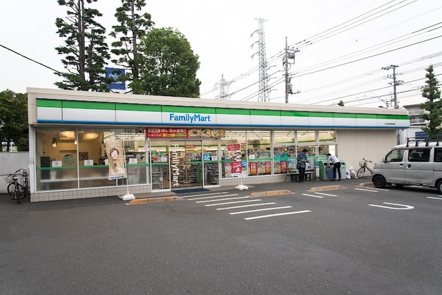 コンビニ　ファミリーマート立川新奥多摩街道店（コンビニ）まで558m
