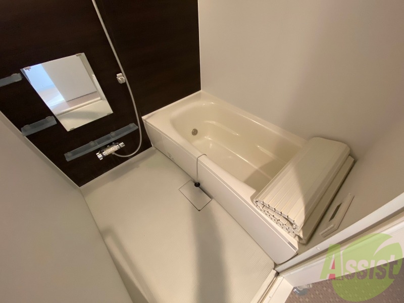 バス・シャワールーム　お風呂になります。一日の疲れを癒してくださいね。