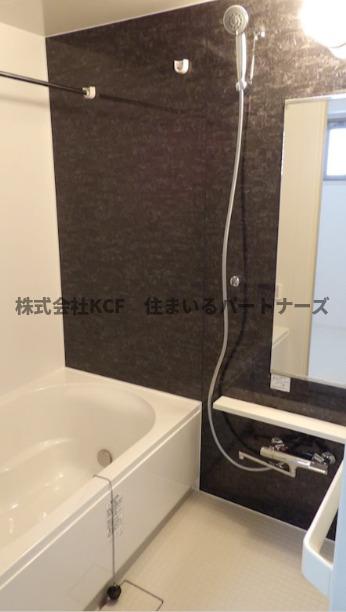バス・シャワールーム　コンパクトで使いやすいお風呂です