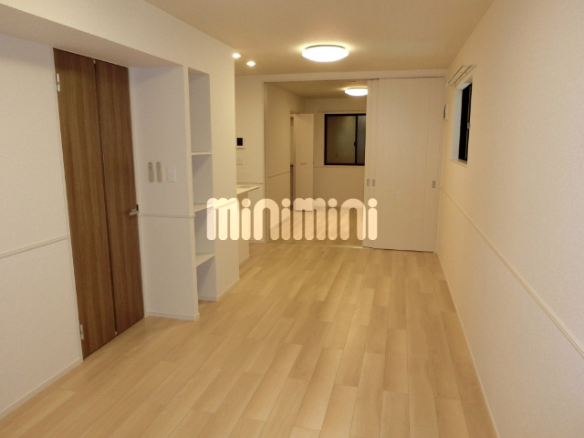 居室・リビング　同型の部屋の写真を使用しております。