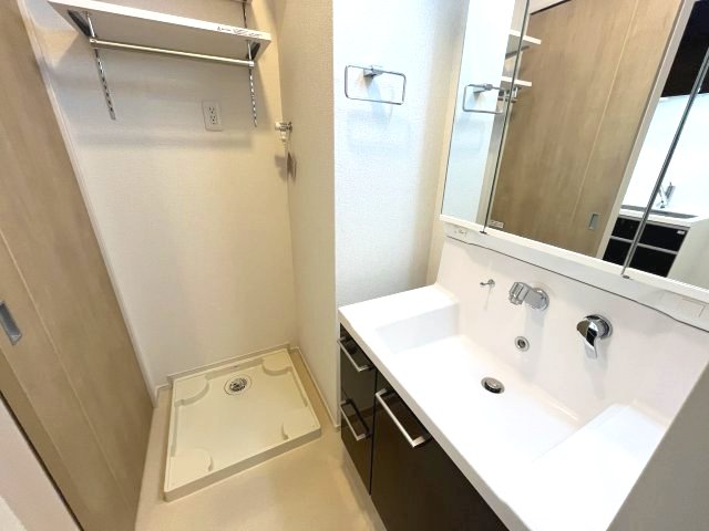 洗面設備　イメージとして同マンション他部屋を表示しています