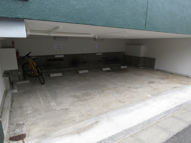 駐車場　★敷地内駐車場★（空き状況・使用料等詳細はご確認下さい）