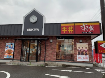 飲食店　すき家四日市泊店（飲食店）まで603m