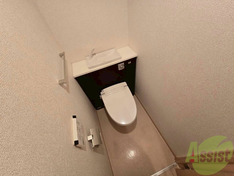 トイレ　シャワートイレになっているので快適です！