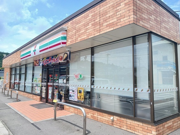 コンビニ　セブンイレブン高崎八千代店（コンビニ）まで900m