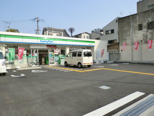 コンビニ　ファミリーマート本田みなと通店（コンビニ）まで165m