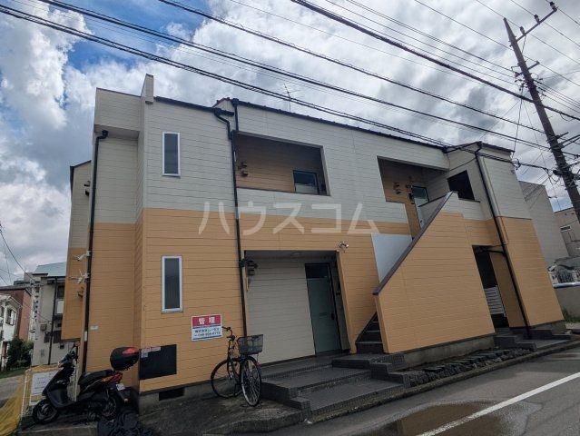 アーネスト・アツギの外観写真