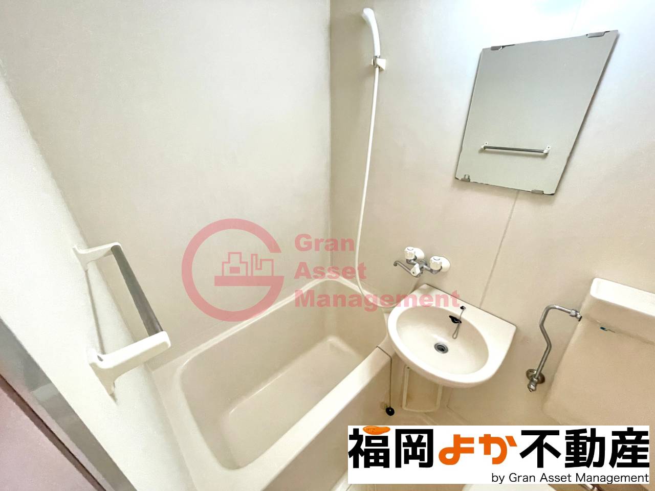 バス・シャワールーム　コンパクトで使いやすいお風呂です