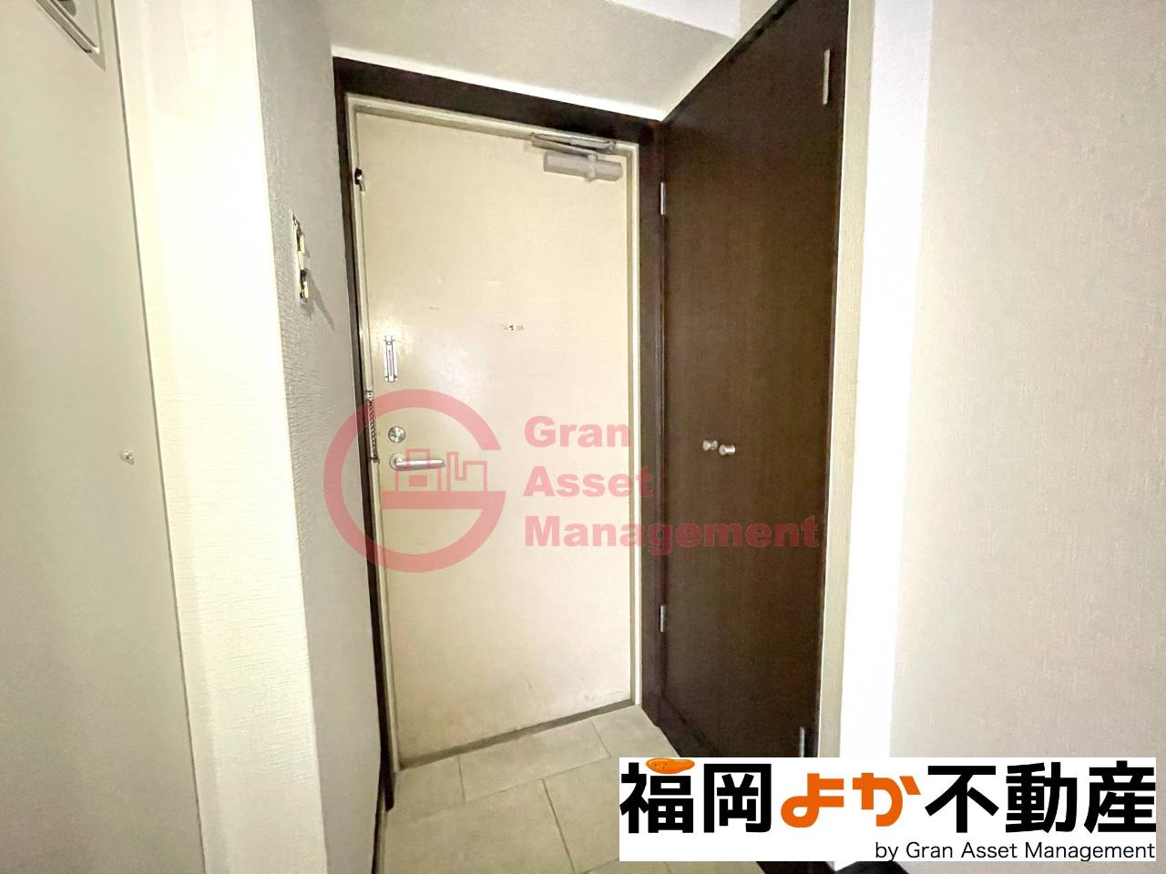 玄関　収納もある玄関です