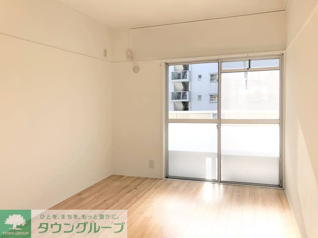 居室・リビング　※別号室参考写真（当室は和室です。）