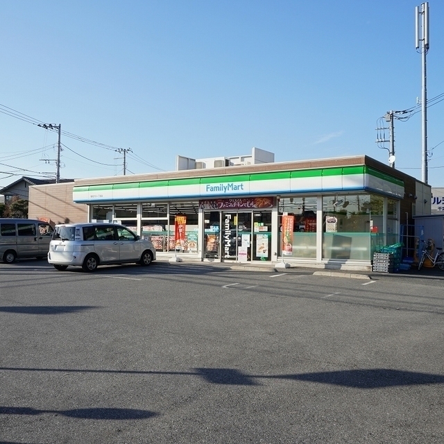 コンビニ　ファミリーマート（コンビニ）まで150m