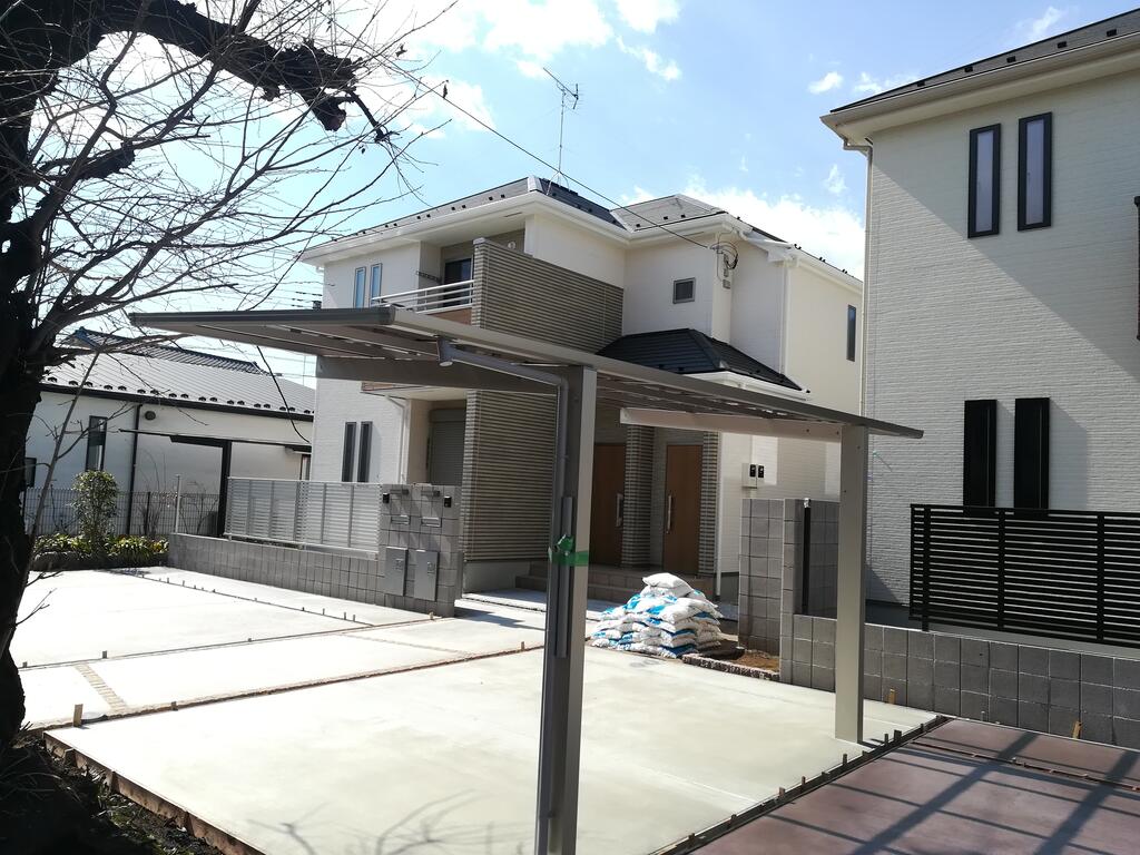 駐車場　屋根付駐輪場有