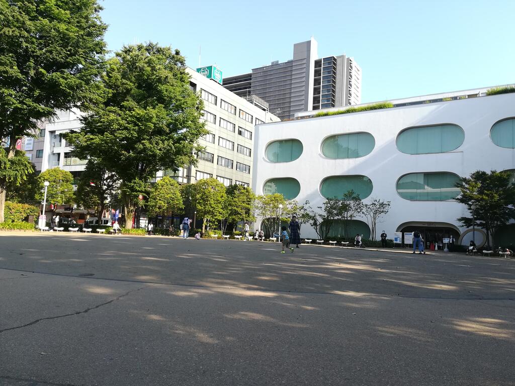 図書館　武蔵野市立ひと・まち・情報創造館武蔵野プレイス（図書館）まで583m