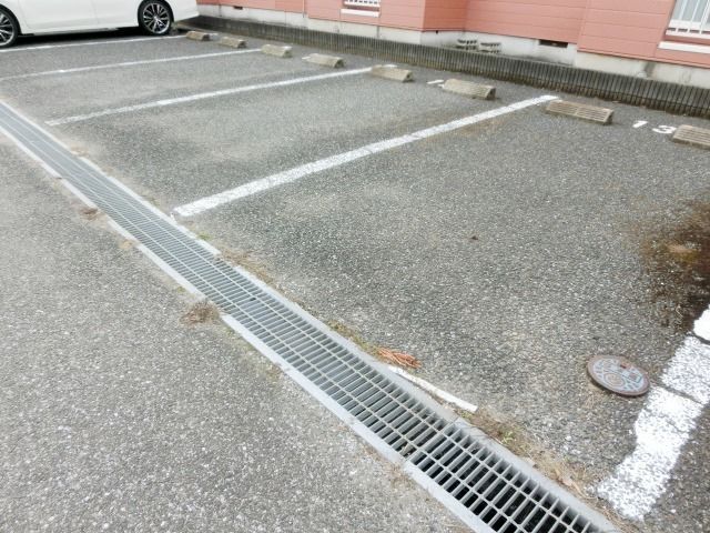 駐車場　敷地内駐車場ございます