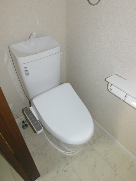 東京メトロ有楽町線 地下鉄成増駅 徒歩12分 2階建 築4年のトイレ写真