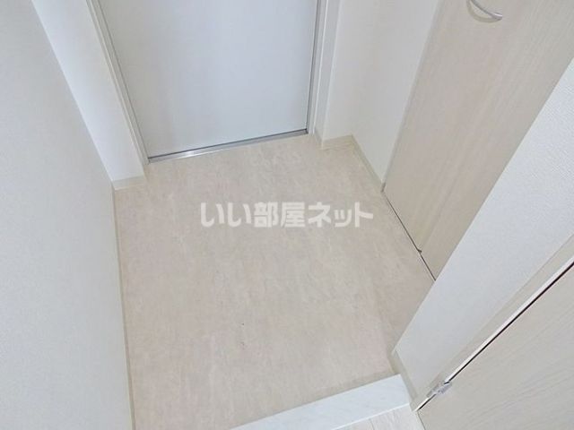 フロイデ川添の玄関写真