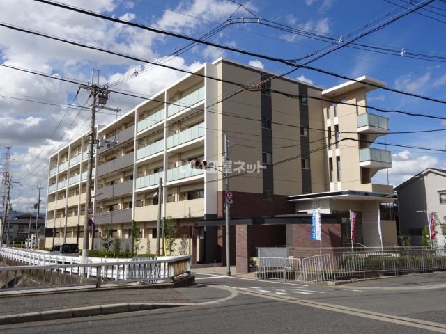 フロイデ川添の外観写真